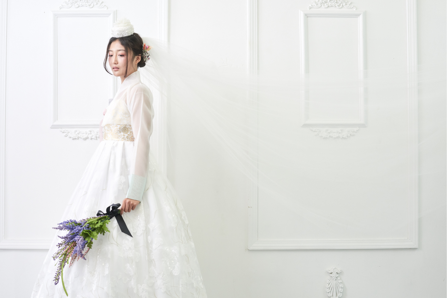 2022 New Design Ivory Elegant V-Neck Sweep Train Wedding Dress